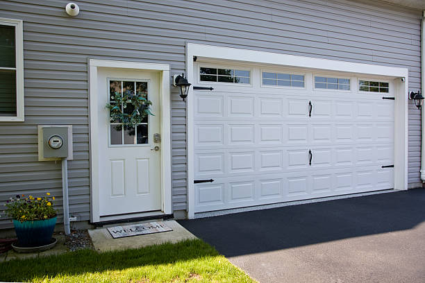 24/7 Emergency Garage Door Panel Replacement experts in Lyons, WI